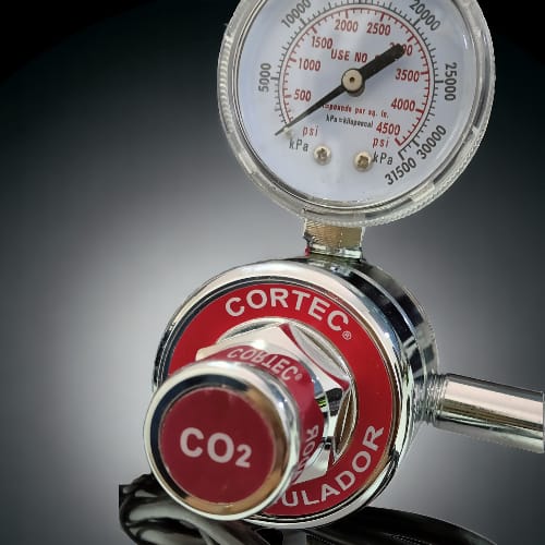 Regulador flujómetro con calentador para CO2 CORTEC